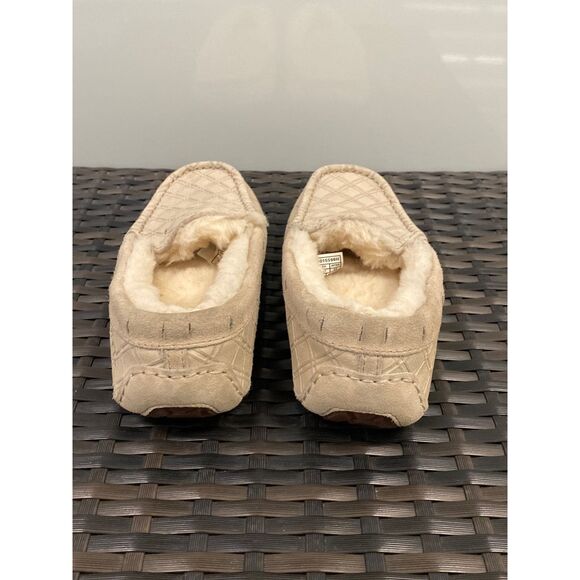 UGGs moccasin Women’s size 6 - Picture 5 of 5